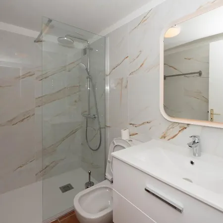 Location T2 Mezzanine, 6 Pers, Clim, Cavaliere - Fr-1-803-73 * Le Lavandou