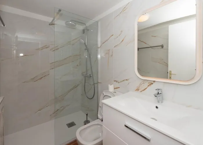 Location T2 Mezzanine, 6 Pers, Clim, Cavaliere - Fr-1-803-73 * Le Lavandou